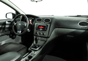 Подержанный автомобиль Ford Focus Hatchback 2009 года (9 фото)