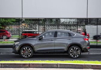 Подержанный автомобиль Geely Tugella 2023 года (9 фото)