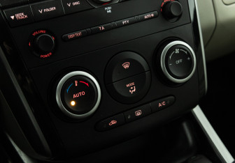 Подержанный автомобиль Mazda CX-7 2010 года (16 фото)