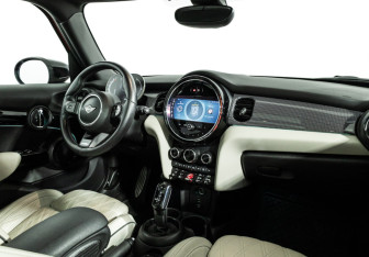 Подержанный автомобиль MINI Hatch 2021 года (9 фото)