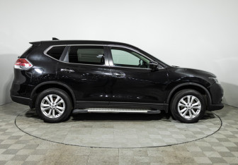 Подержанный автомобиль Nissan X-Trail 2017 года (4 фото)
