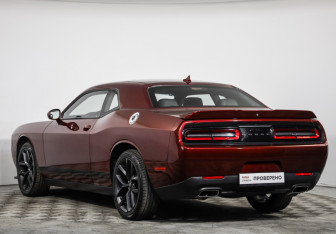 Подержанный автомобиль Dodge Challenger 2019 года (7 фото)