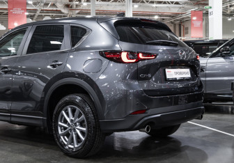 Подержанный автомобиль Mazda CX-5 2025 года (15 фото)