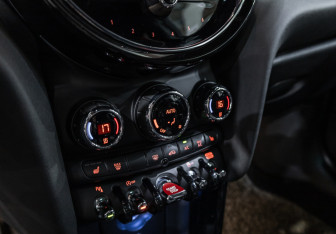 Подержанный автомобиль MINI Hatch 2021 года (23 фото)