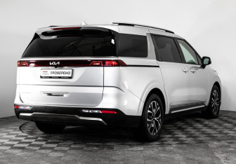 Подержанный автомобиль Kia Carnival 2022 года (6 фото)