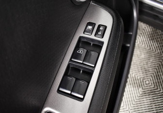 Подержанный автомобиль Nissan Tiida Sedan 2008 года (14 фото)