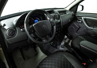 Подержанный автомобиль Renault Duster 2018 года (11 фото)