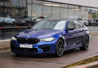 Подержанный автомобиль BMW M5 Sedan 2022 года (3 фото)