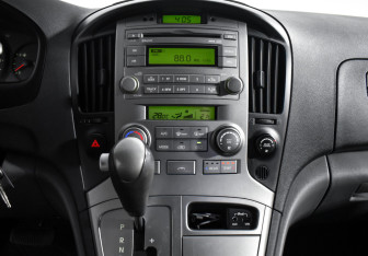 Подержанный автомобиль Hyundai Grand Starex 2010 года (20 фото)
