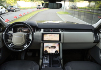 Подержанный автомобиль Land Rover Range Rover 2018 года (11 фото)