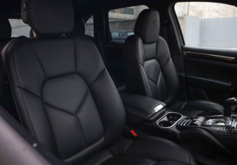 Подержанный автомобиль Porsche Cayenne 2015 года (15 фото)