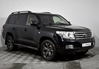 Подержанный автомобиль Toyota Land Cruiser Suv 2010 года (3 фото)