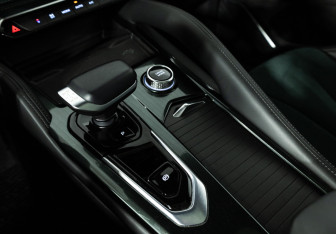 Подержанный автомобиль Geely Monjaro 2023 года (20 фото)