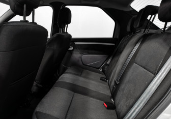 Подержанный автомобиль Renault Logan Sedan 2013 года (11 фото)