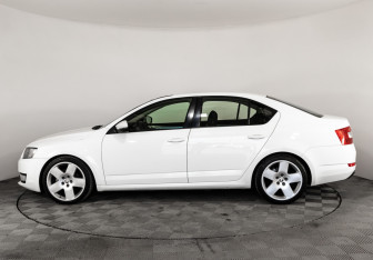 Подержанный автомобиль Skoda Octavia Liftback 2013 года (8 фото)