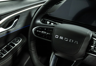 Подержанный автомобиль Omoda C5 2023 года (16 фото)