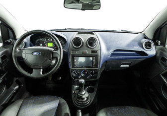 Подержанный автомобиль Ford Fiesta Hatchback 2008 года (13 фото)