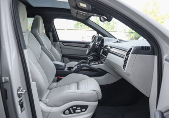 Подержанный автомобиль Porsche Cayenne 2020 года (29 фото)