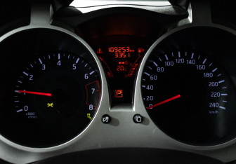 Подержанный автомобиль Nissan Juke 2015 года (12 фото)