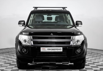 Подержанный автомобиль Mitsubishi Pajero 2013 года (2 фото)