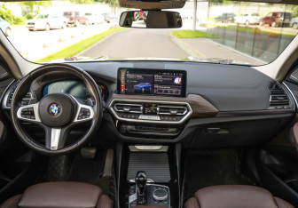 Подержанный автомобиль BMW X3 2021 года (13 фото)