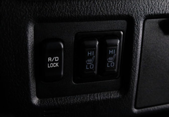 Подержанный автомобиль Mitsubishi Pajero 2015 года (16 фото)