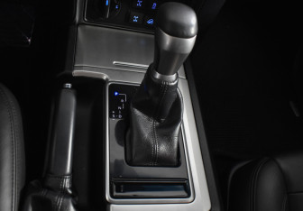 Подержанный автомобиль Toyota Land Cruiser Prado 2021 года (17 фото)