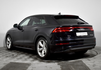 Подержанный автомобиль Audi Q8 2019 года (7 фото)