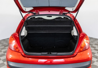 Подержанный автомобиль Peugeot 207 Hatchback 2008 года (14 фото)