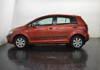 Подержанный автомобиль Volkswagen Golf Hatchback 2007 года (8 фото)