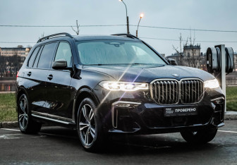 Подержанный автомобиль BMW X7 2019 года (5 фото)