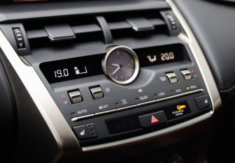 Подержанный автомобиль Lexus NX 2019 года (17 фото)