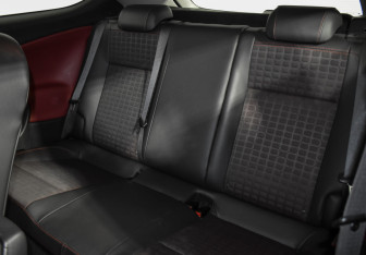 Подержанный автомобиль Opel Astra Hatchback 2012 года (11 фото)