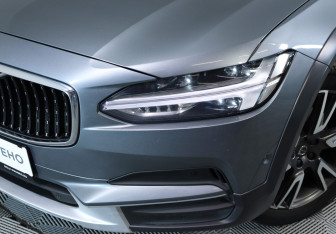 Подержанный автомобиль Volvo V90 Cross Country 2019 года (11 фото)