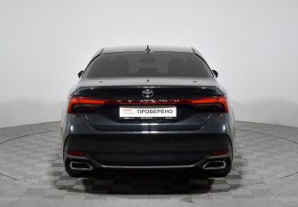 Подержанный автомобиль Toyota Avalon 2022 года (6 фото)