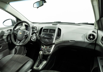 Подержанный автомобиль Chevrolet Aveo Sedan 2012 года (9 фото)