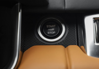 Подержанный автомобиль Land Rover Range Rover Sport 2021 года (21 фото)
