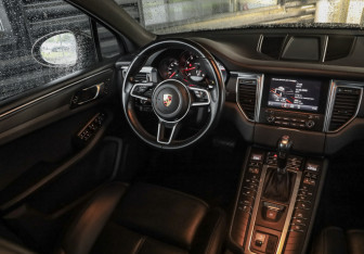 Подержанный автомобиль Porsche Macan 2018 года (13 фото)