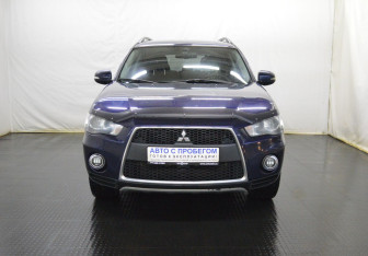 Подержанный автомобиль Mitsubishi Outlander 2012 года (2 фото)