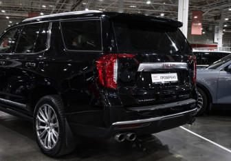 Подержанный автомобиль GMC Yukon 2022 года (12 фото)