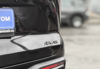 Подержанный автомобиль Geely Atlas 2024 года (7 фото)