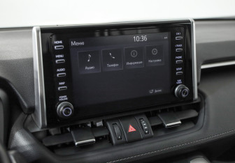 Подержанный автомобиль Toyota RAV4 2021 года (15 фото)