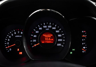Подержанный автомобиль Kia Rio Sedan 2012 года (17 фото)