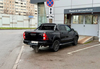 Подержанный автомобиль Toyota Hilux 2022 года (4 фото)