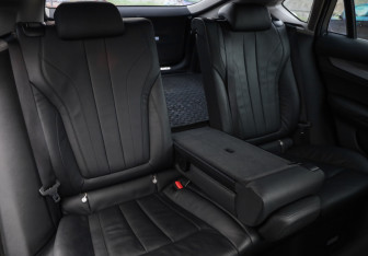 Подержанный автомобиль BMW X6 2015 года (26 фото)