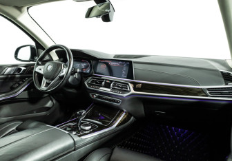 Подержанный автомобиль BMW X7 2020 года (9 фото)