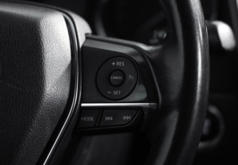 Подержанный автомобиль Toyota Camry Sedan 2018 года (12 фото)