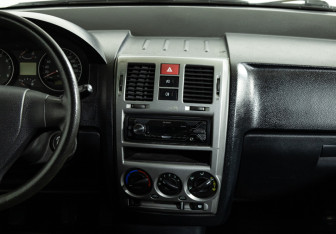 Подержанный автомобиль Hyundai Getz 2004 года (14 фото)