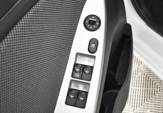 Подержанный автомобиль Hyundai Solaris Hatchback 2014 года (17 фото)