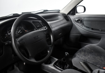 Подержанный автомобиль Chevrolet Lanos 2007 года (9 фото)